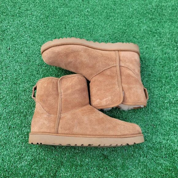 UGG Shoes - UGG Cory II - Women's boots - Size 6.5